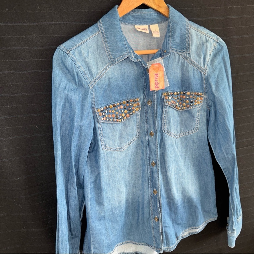 NWT Mudd Women's Denim Top Size S Light Wash Long Sleeve Button-Up Studded - Picture 3 of 11